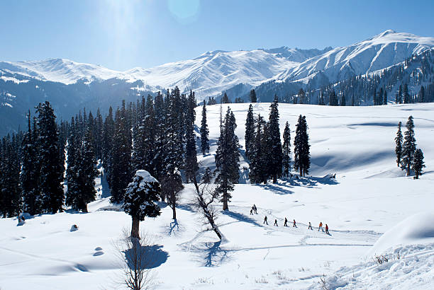 is kashmir safe to travel